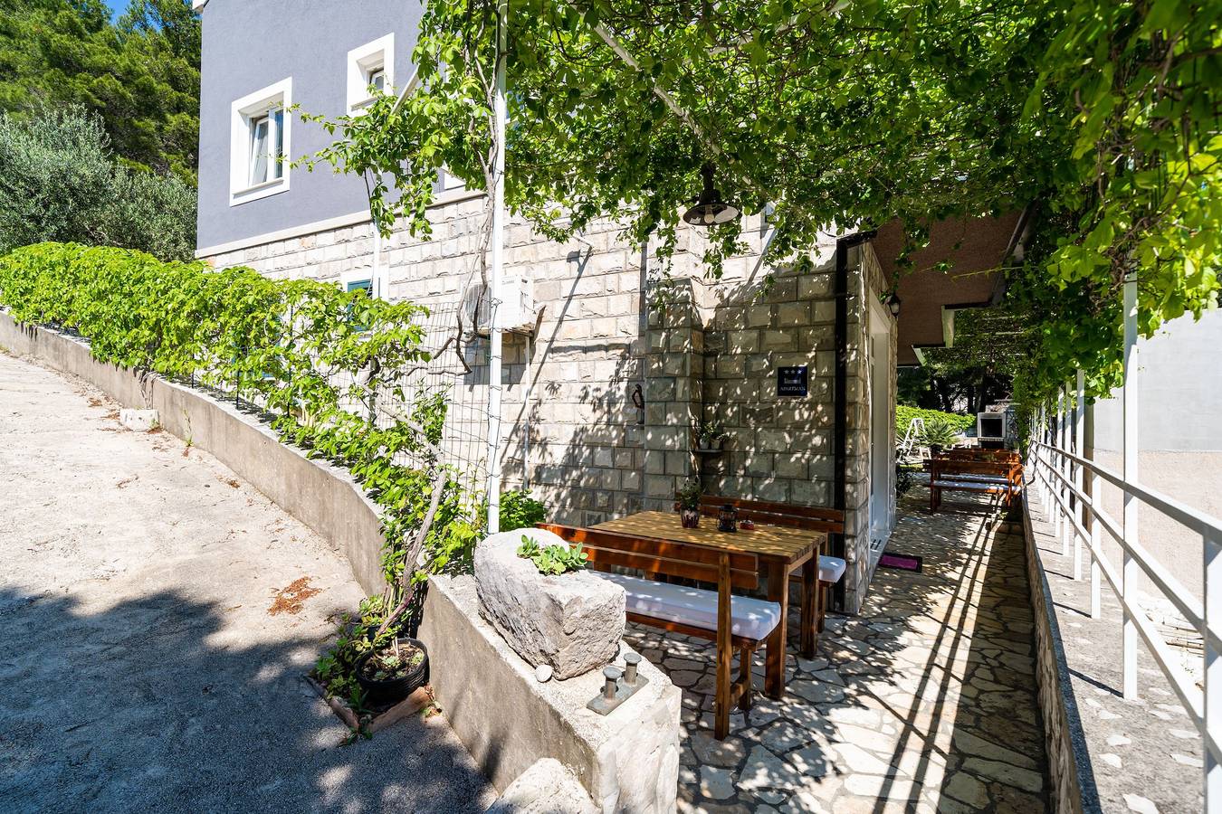 Ganze Wohnung, 1-Zimmer-Ferienwohnung mit Terrasse und Meerblick Zuljana, Peljesac A-10233-c in Žuljana, Dubrovnik-Neretva