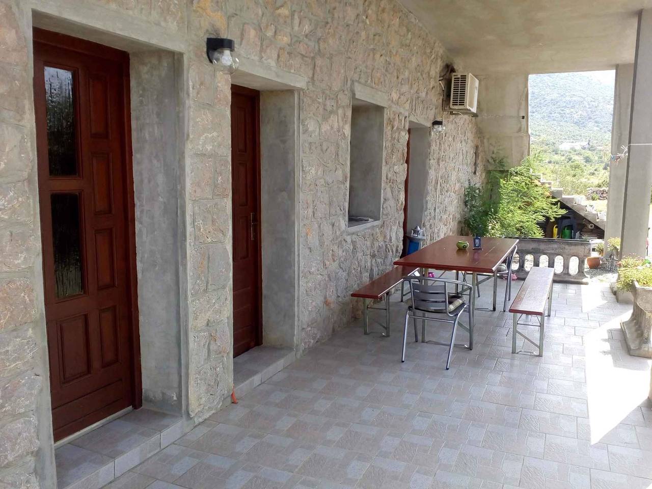 Ferienhaus für 2 Familien geeignet mit 3 Bäder in Cesarica, Naturpark Velebit