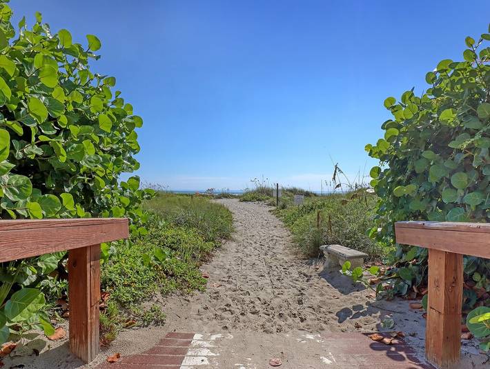 Vacation rental for 6 people, with hot tub and balcony as well as pool in Cocoa Beach