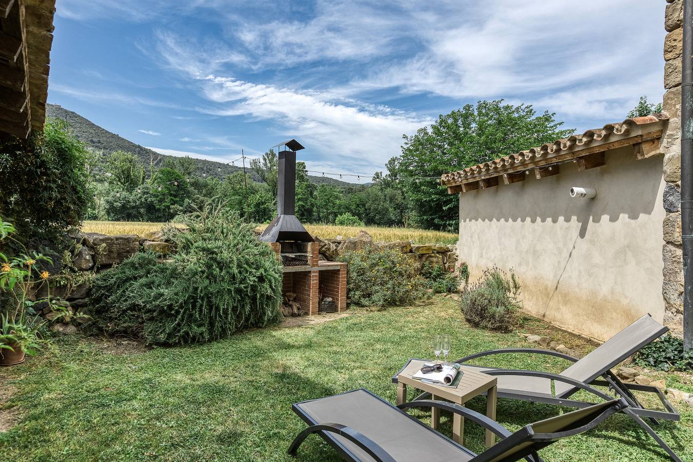 Casa de vacaciones 'El Niu' con vistas a la montaña, Wi-Fi y aire acondicionado in Montagut y Oix, Garrotxa