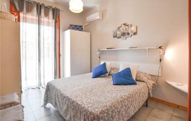 Holiday Apartment for 4 People in Torre Archirafi, Catania Province, Photo 4