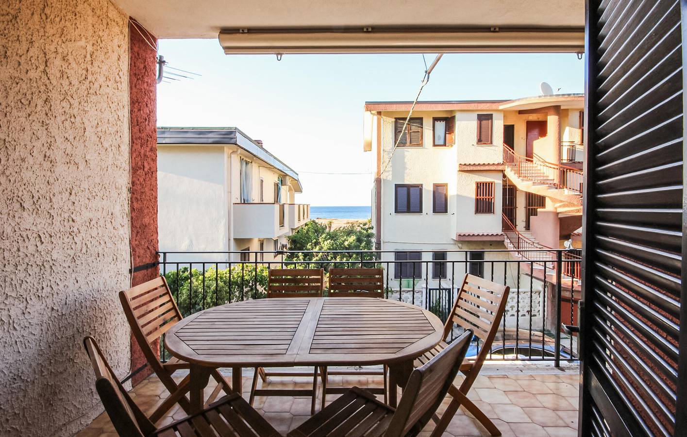 Ganze Ferienwohnung, Rückzugsort am Meer mit WiFi & AC, Parkplatz, Küche, 1,5km zum Strand in Corigliano Calabro, Golf von Tarent
