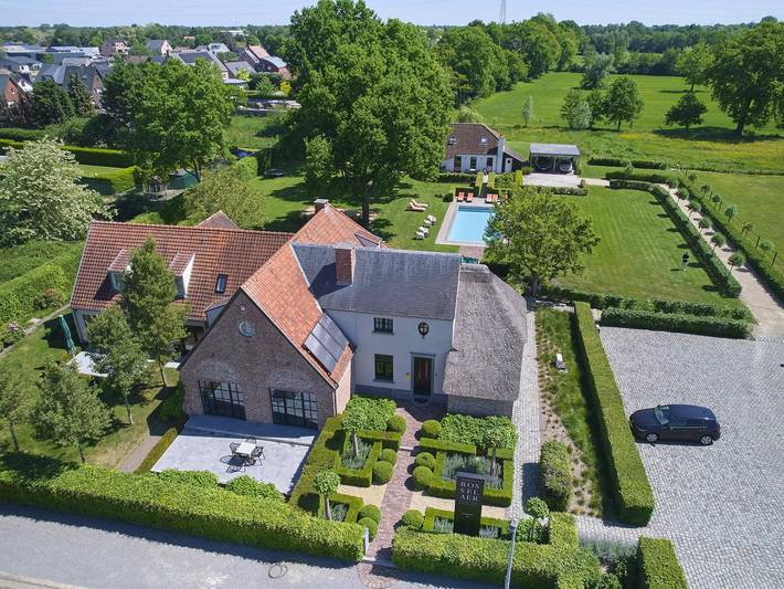 Villa pour 25 personnes, avec jacuzzi et jardin ainsi que sauna et piscine - 1