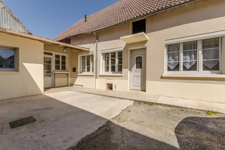 Gîte pour 6 personnes, avec jardin et terrasse ainsi que sauna et piscine