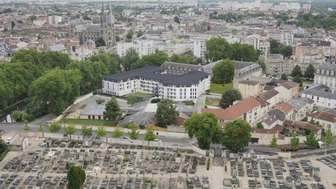 One-Bedroom Apartment in Châlons-en-Champagne, Marne