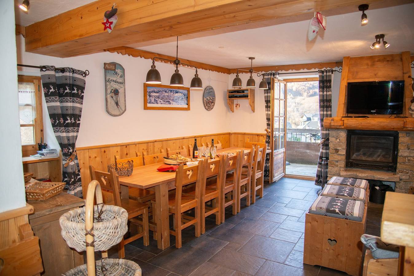 Chalet La Corniche, cosy pour 13 Sauna avec vue sur les montagnes et terrasse privée in Saint-Martin-de-Belleville, Massif de la Vanoise