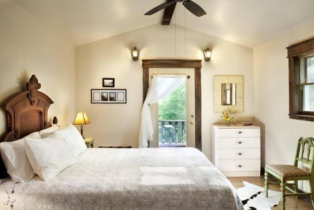 Adobe-Haus im Westgletscher in West Glacier, Glacier-Nationalpark