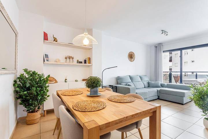 Apartamento para 4 personas, con piscina y vistas además de terraza y piscina para niños en Puebla de Farnals