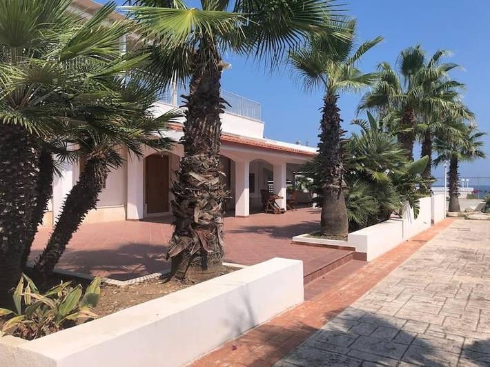 Villa per 6 persone, con Balcone e Idromassaggio nonché Terrazza e Piscina a Trinitapoli