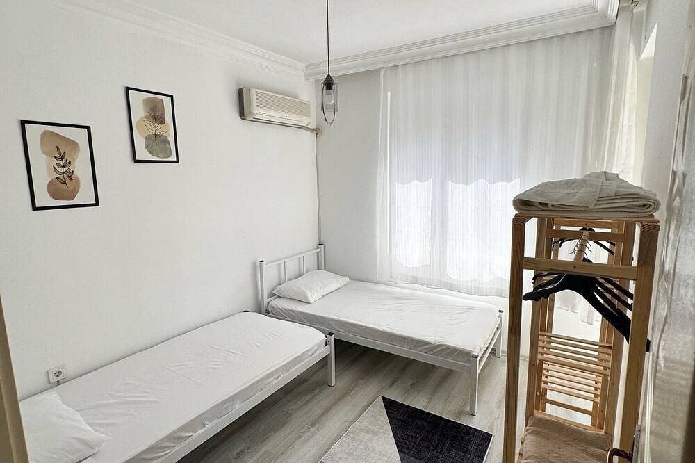 Entire apartment, Charming 2-bedroom apartment with Wifi, Ac in fabulous Antalya in Antalya, Antalya Province
