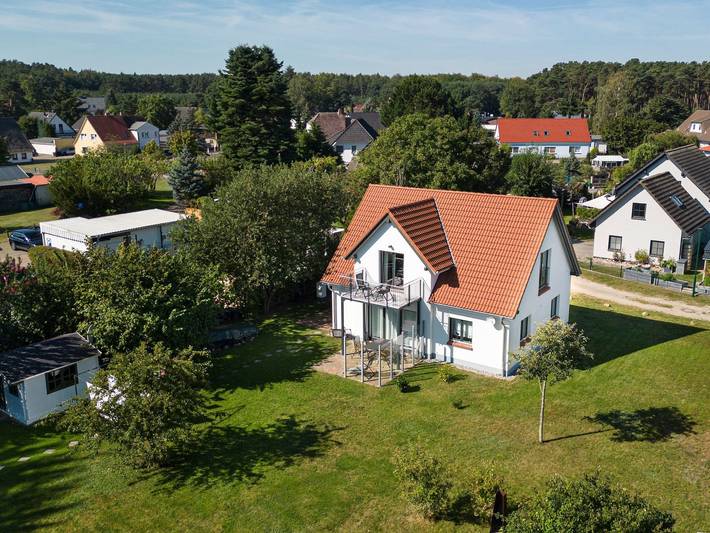 Ferienhaus für 4 Personen, mit Garten und Balkon sowie Seeblick und Ausblick, kinderfreundlich in Kröslin - 2