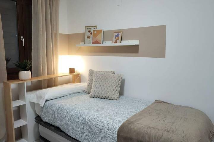 Entire apartment, Apartment with Garden and Parking in Castiello de Jaca in Castiello de Jaca, Aragonese Pyrenees