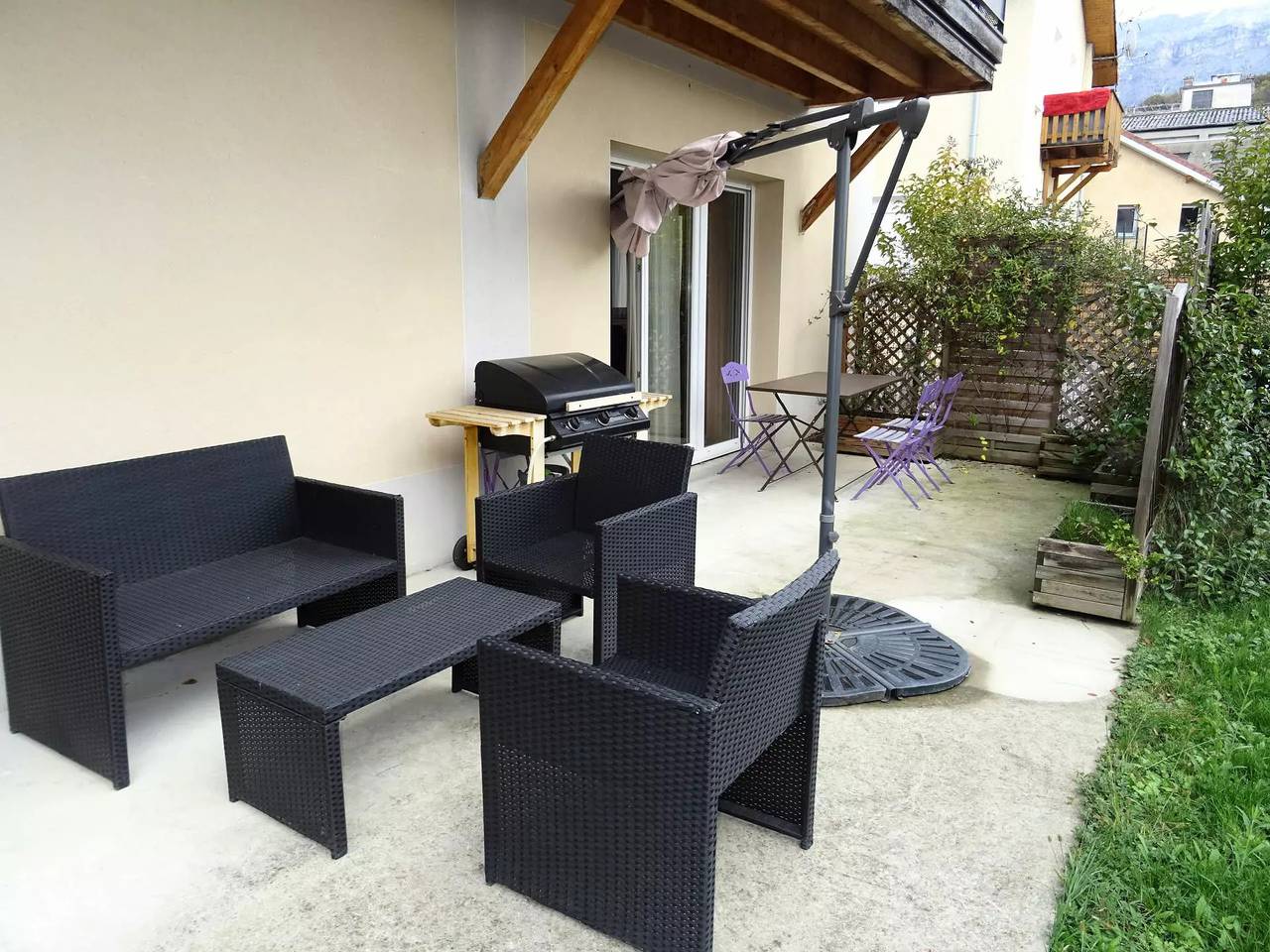 Entire apartment, Pleasant accommodation with its large terrace and enclosed land! in Aix-les-Bains, Chambéry region