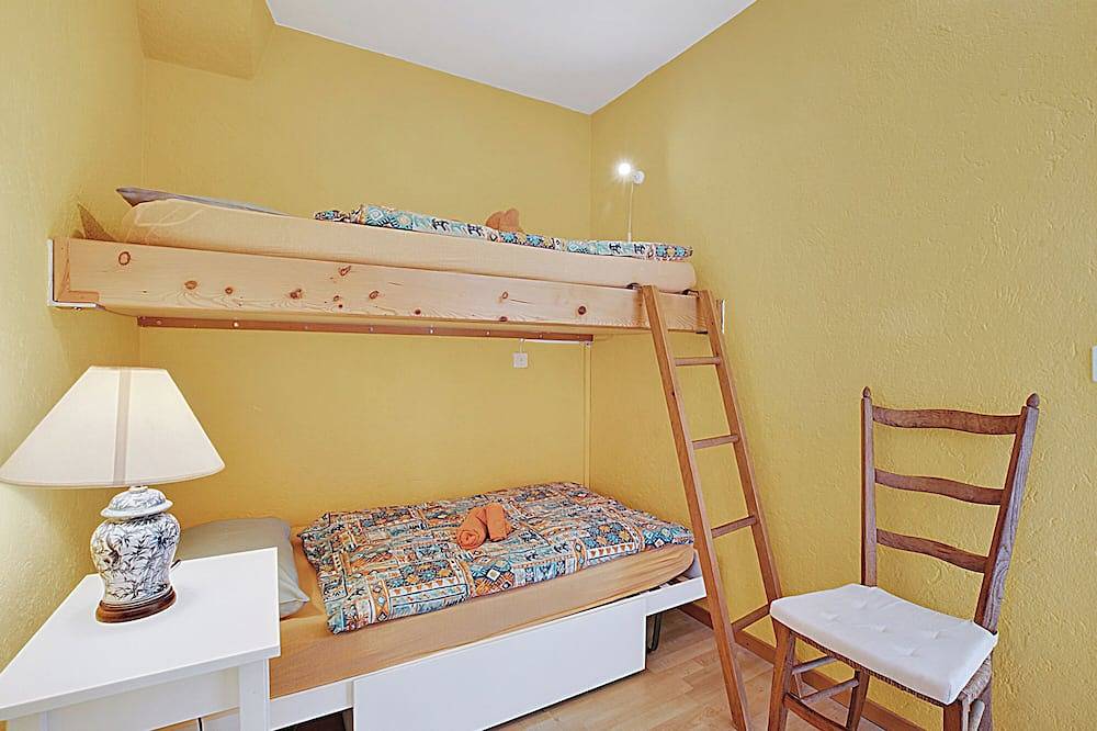 Ganze Wohnung, Casa Viola, Losone, Switzerland in Losone, Tessiner Alpen