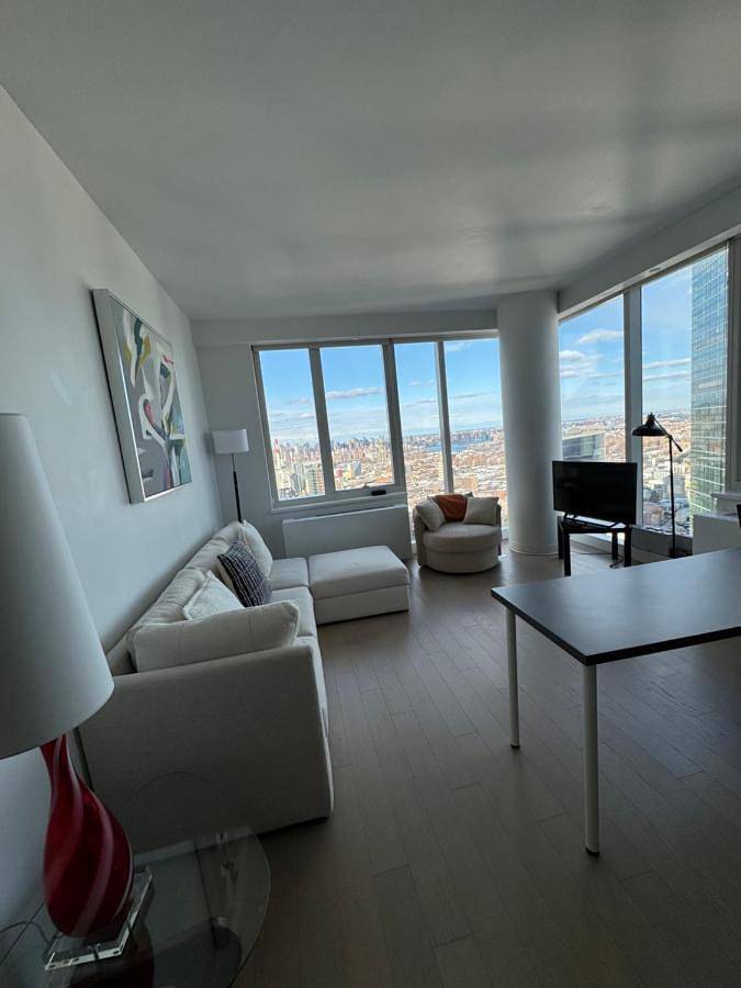 Apartamento para 7 personas, con vistas y jardín, Se admiten mascotas en Queens