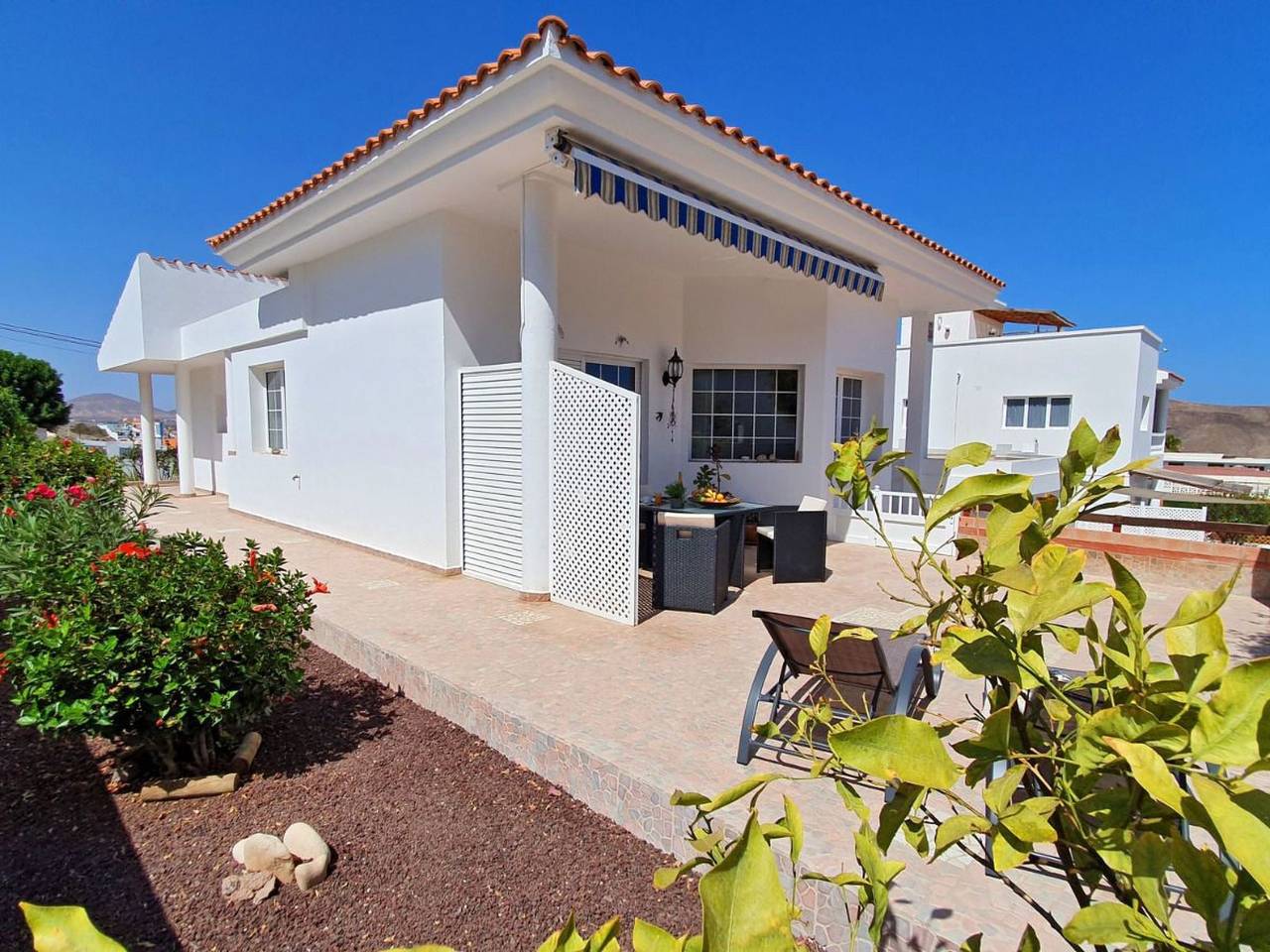 Gemütliches Ferienhaus in Tarajalejo mit Großem Garten und Meerblick in Playa de Gran Tarajal, Gran Tarajal