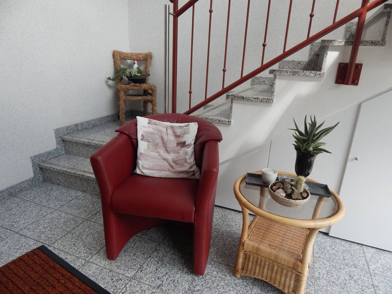 Am Brunnenplatz, Hotel Garni - Doppelzimmer Dusche/Wc, Standard in Gerolstein, Vulkaneifel