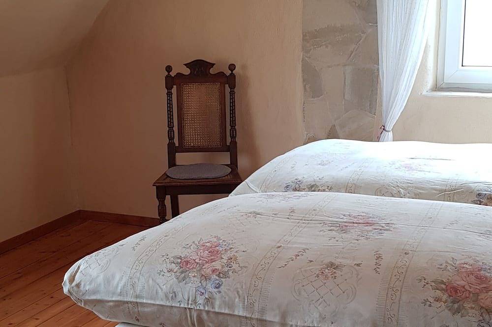 Ganze Wohnung, Liebevoll renoviertes Ferienhaus mit 3 Schlafzimmern und Garten in Monheim, Bayerisch Schwaben