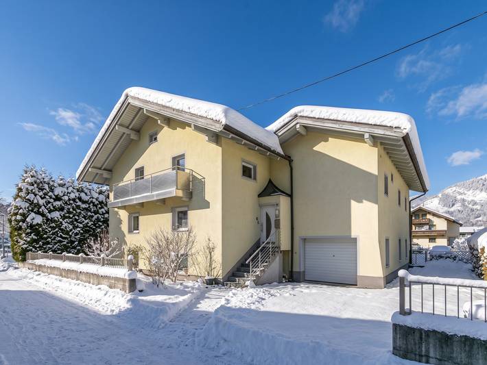 Ferienwohnung für 8 Personen, mit Balkon und Terrasse sowie Garten in Radfeld