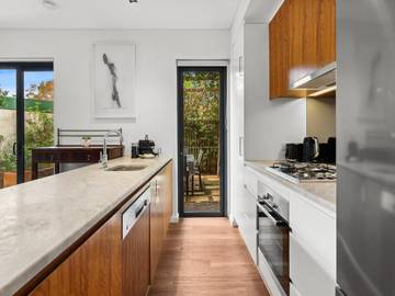 Vacation Rental for 4 Guests in Sydney, New South Wales, Picture 3