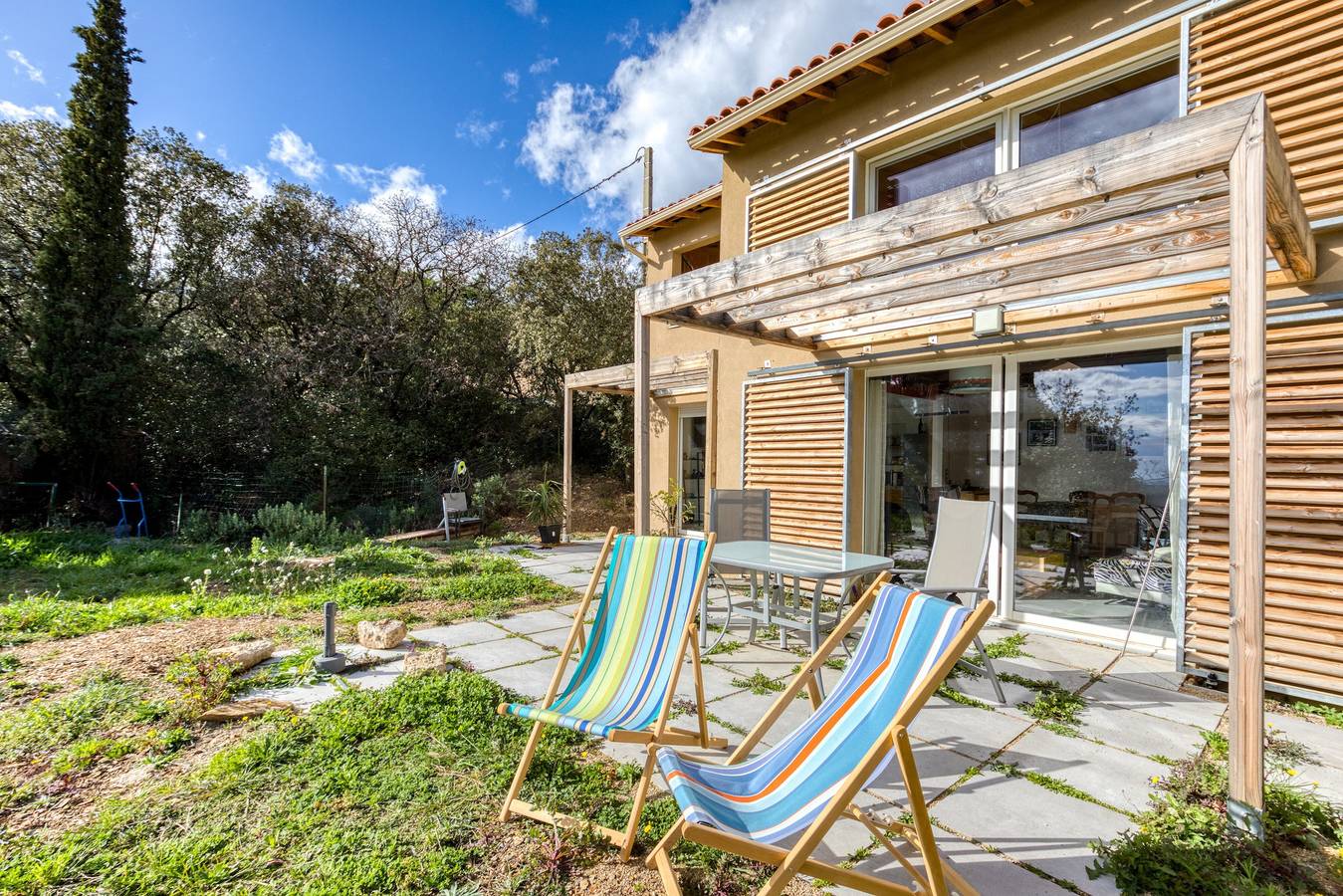 Spacious Villa with Panoramic Views at the Start of Hiking Trails in Roquessels, Medelhavskusten (Frankrike)