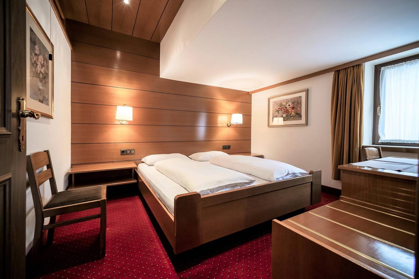 Hel lejlighed, Villa Stella Apartment N 41 near the ski lift with mountain view and Wi-Fi in St. Ulrich in Gröden, Dolomiti Superski