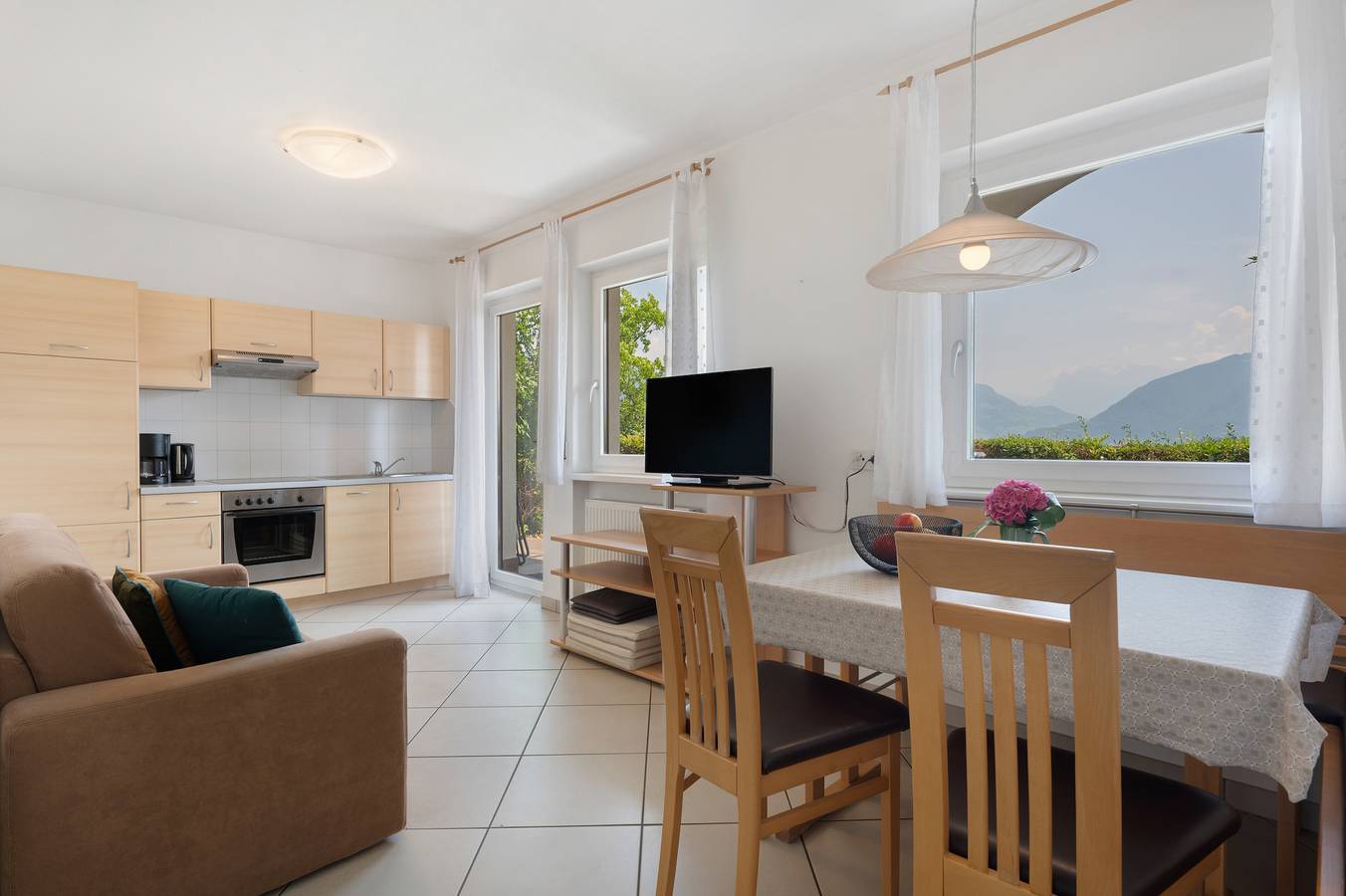 Ganze Wohnung, Ferienwohnung 'Golden' mit Bergblick, Gemeinschaftsterrasse und Wi-Fi in St. Pauls, Eppan an der Weinstraße