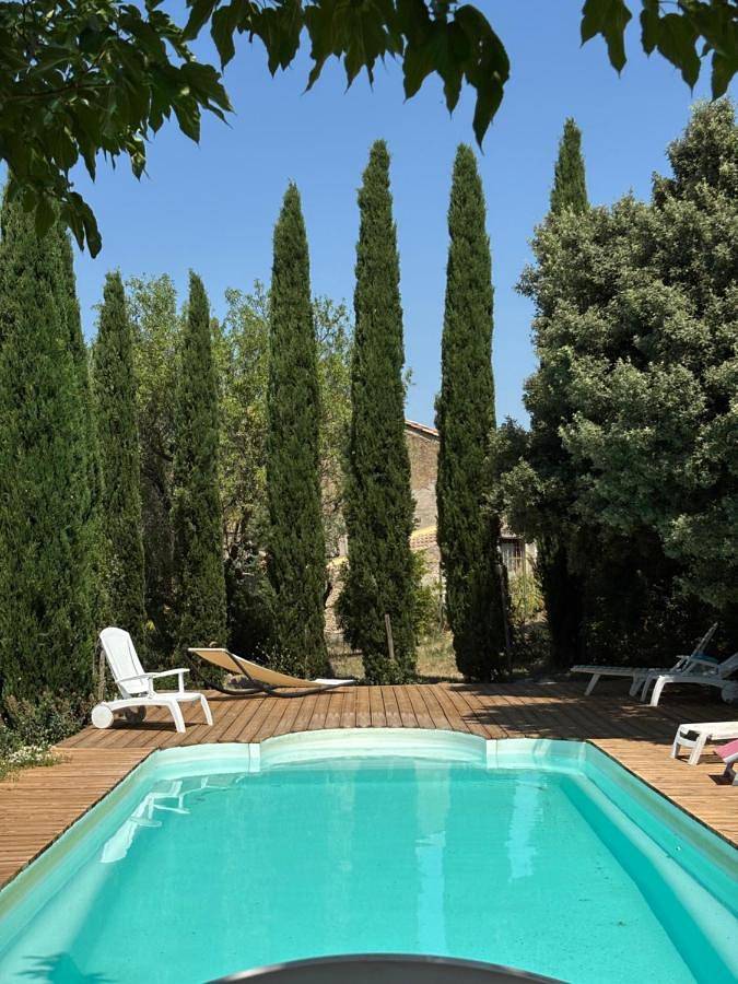 Location de vacances pour 11 personnes, avec piscine et terrasse ainsi que jardin et vue, animaux acceptés à Vacqueyras