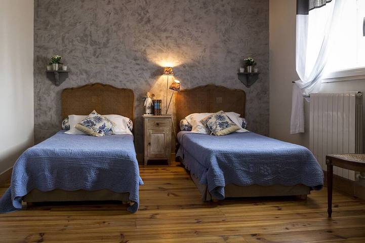 Gîte pour 24 personnes, avec sauna ainsi que jacuzzi et jardin à Vallabrègues - 4