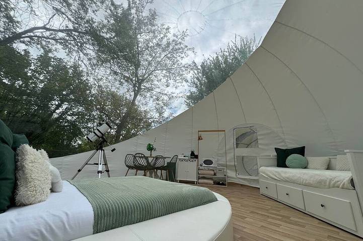 La bulle Xxl Au Domaine Du Pré Dieu in Crécy-sur-Serre, Aisne