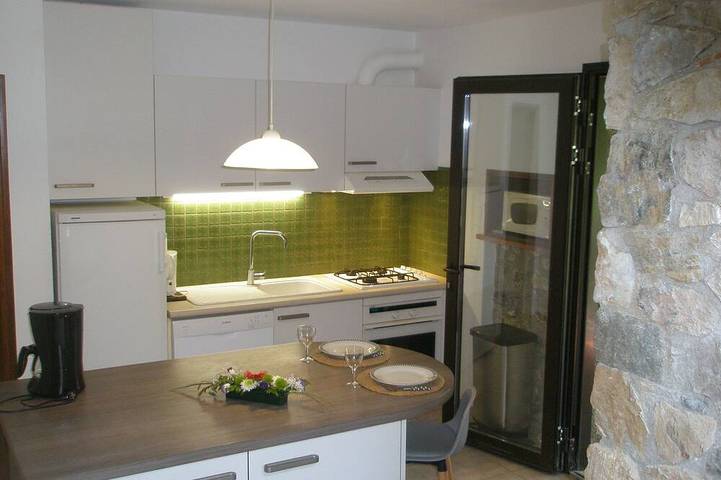 Gîte pour 6 personnes, avec jardin à Reynès - 2