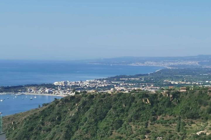 Vacation rental for 4 people, with balcony in Taormina