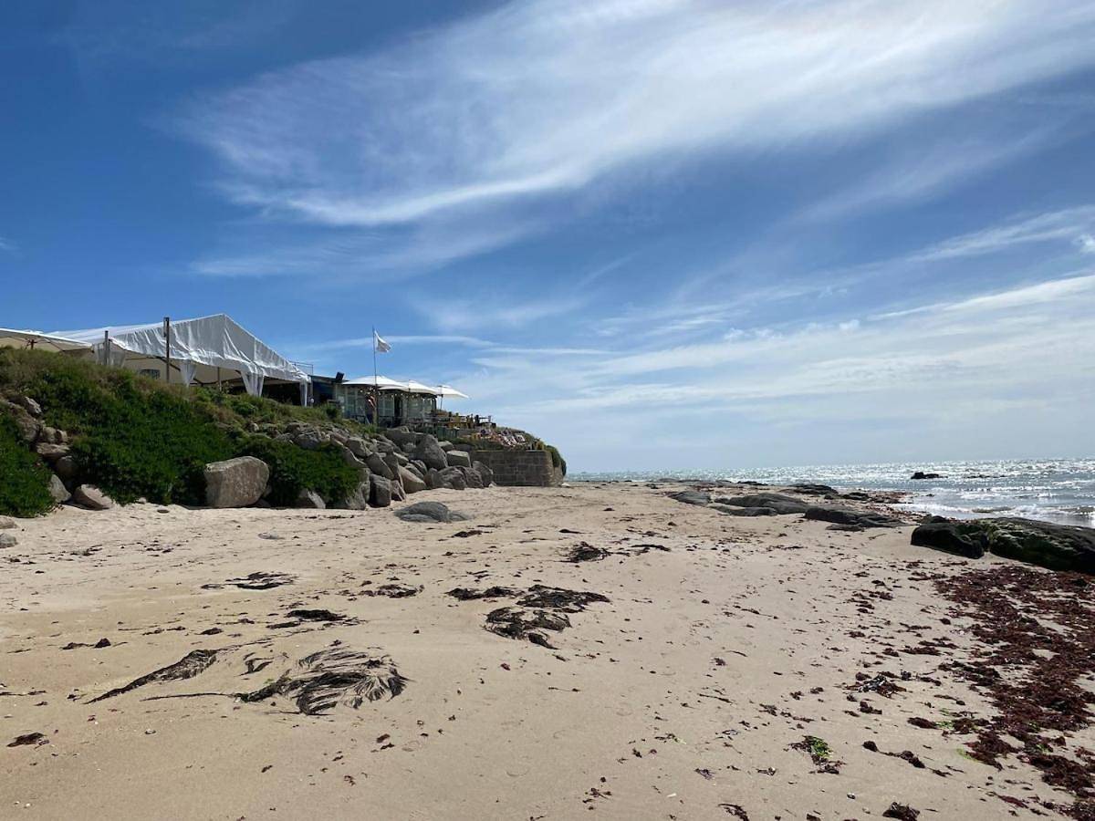 Villa Saint Antoine, vue mer à 60m de la plage in Jonville, Réville