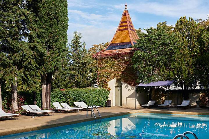 Hôtel pour 4 personnes, avec jardin et piscine