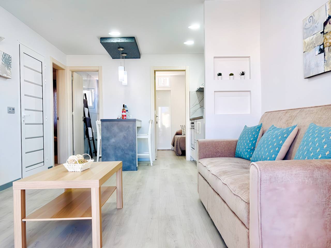 Entire apartment, Apartment Bellissima with pool and Wi-Fi, 200m from the sea in Puerto del Carmen in Puerto del Carmen, Tías