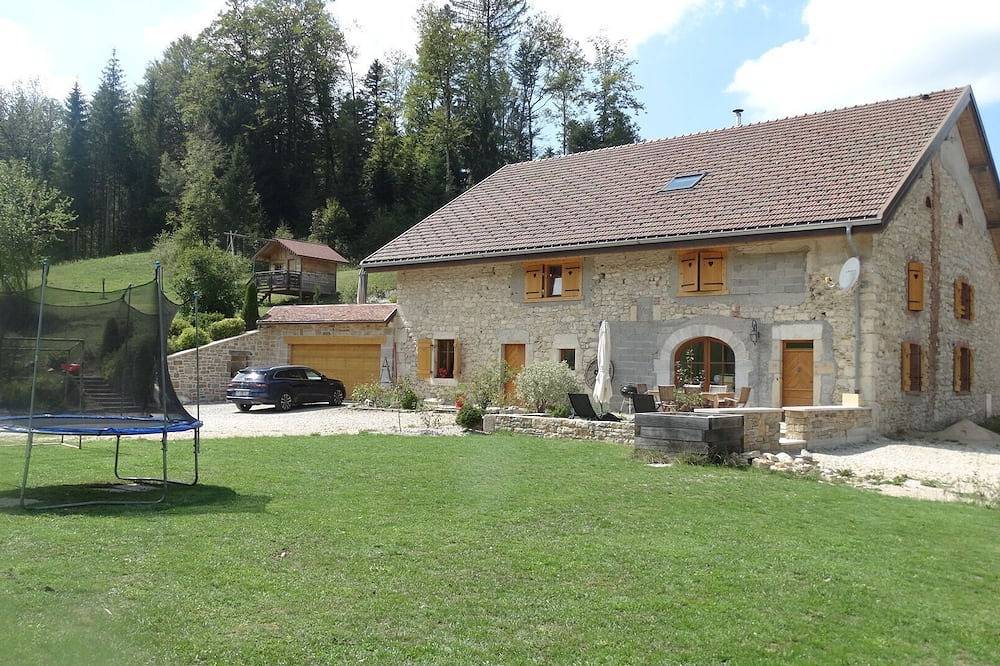House in the heart of the Jura in Saint-Laurent-en-Grandvaux, Parc naturel régional du Haut-Jura