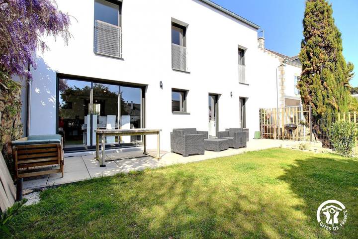 Gîte pour 8 personnes, avec terrasse et jardin à Carnac