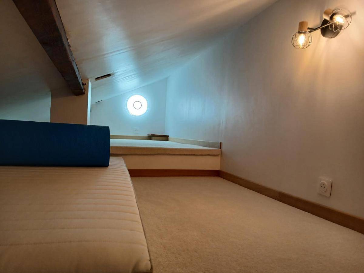 Appartement de vacances entier, Double Room with Private Bathroom in Thoiry, Yvelines
