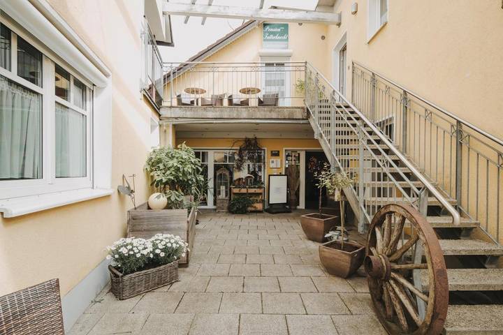 Ferienhaus, mit Terrasse und Garten in Burgau