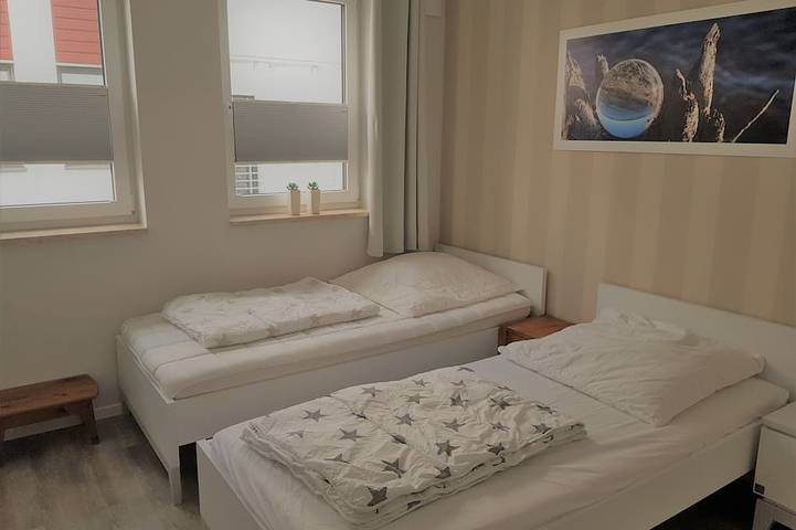 Ganze Wohnung, MeerZeit-moderne Ferienwohnung mit Blick aufs Meer und Stralsund in Altefähr, Rügen