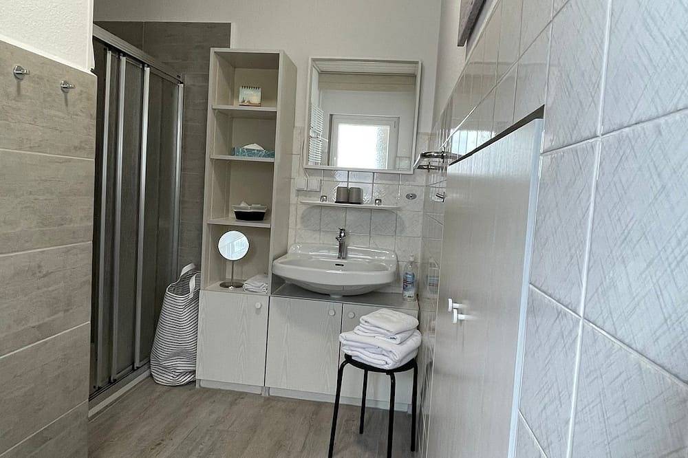 Ganze Wohnung, Helle, ruhige Ferienwohnung in 35606 Solms voll ausgestattet und top gepflegt! in Solms, Lahn-Dill-Kreis