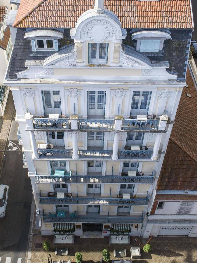 Hôtel pour 2 personnes, avec terrasse ainsi que sauna et jacuzzi à Vichy - 2