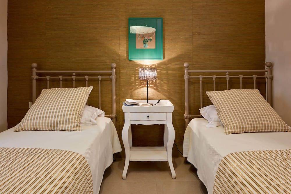 Diles & Rinies-Comfort Villa  [100m2] -sleeps 4 in Tinos