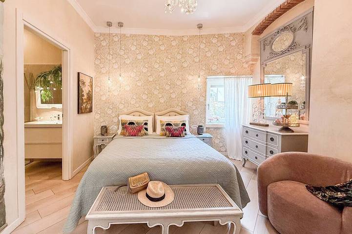Ganze Wohnung, Luxuriöse 2 Schlafzimmer, 2 Bäder mit schöner Terrasse in Centro Storico di Verona, Verona