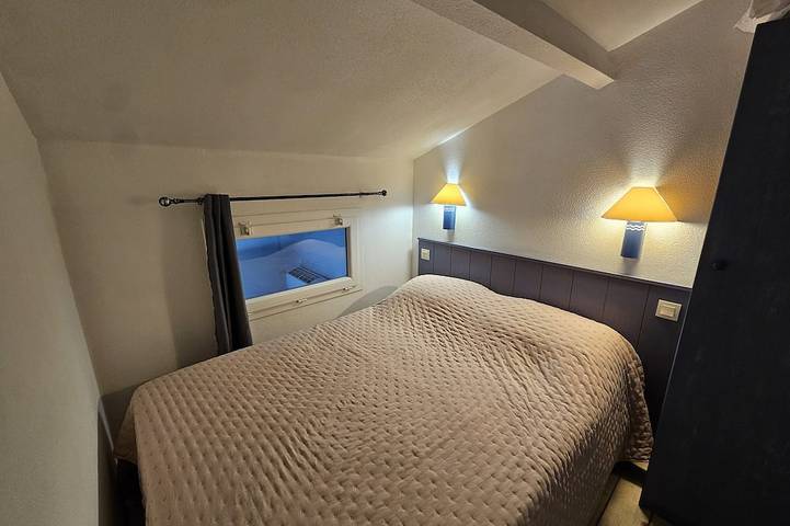 Gîte pour 6 personnes, avec Terrasse ainsi que Jardin et Piscine dans Plage des Sables-Vignier - 3