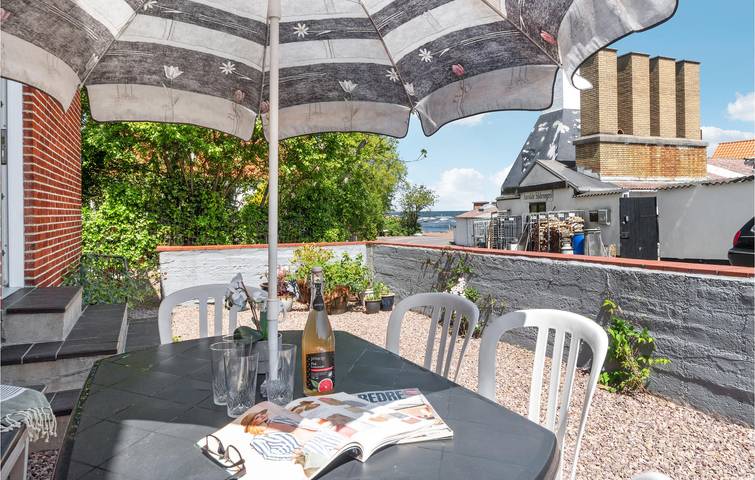 Ferienhaus für 6 Personen, mit Terrasse und Garten in Svaneke - 2