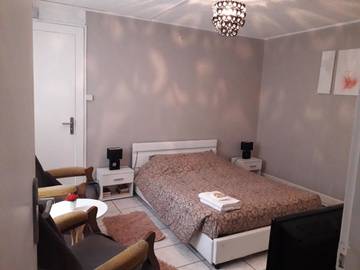 Gîte pour 2 personnes, avec terrasse et vue dans Bains-les-Bains