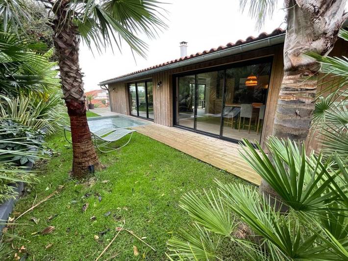 Chalet para 6 personas, con vistas además de jardín y piscina - 1