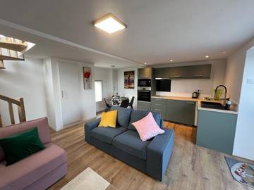 Gîte pour 4 personnes, avec vue ainsi que jardin et piscine dans Reterre