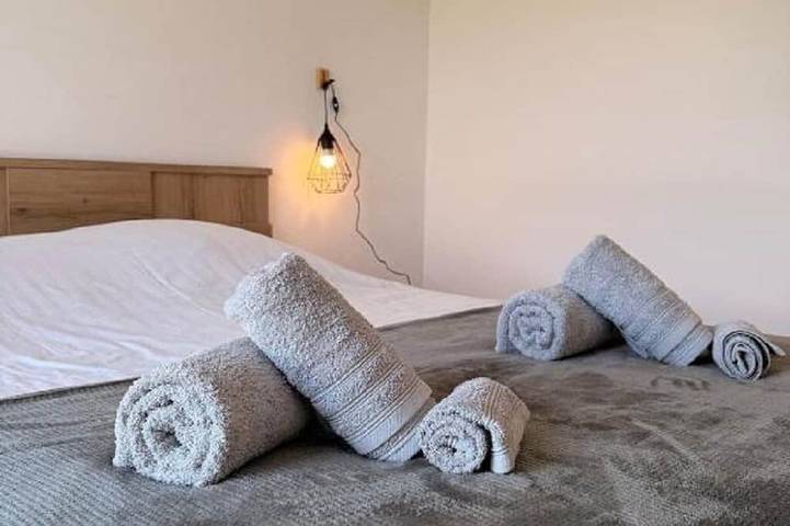 Spacious Accommodation for 6 People•Near Switzerland • Parking + Wi-Fi in Frasne, Französischer Jura